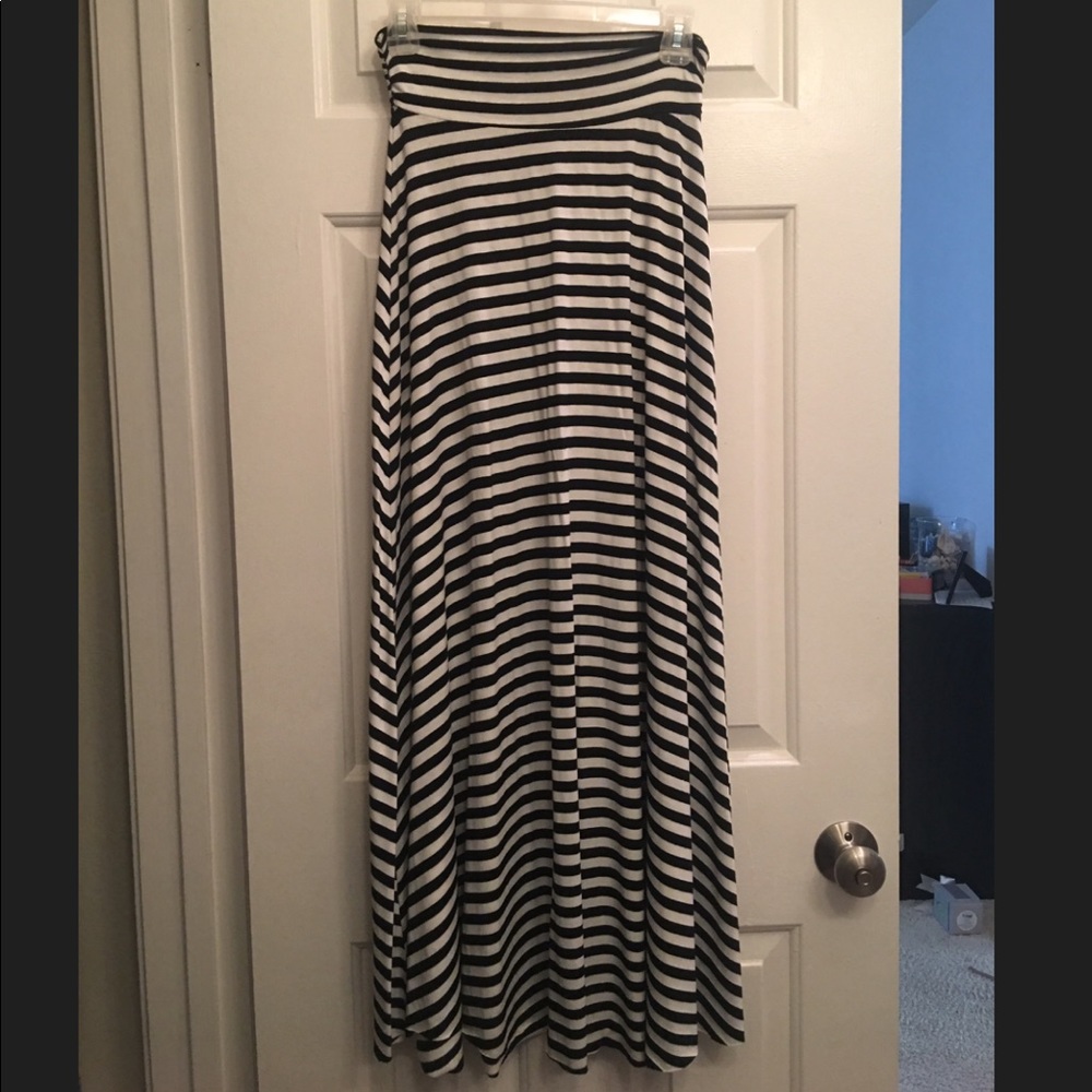 Black and white stripped maxi skirt